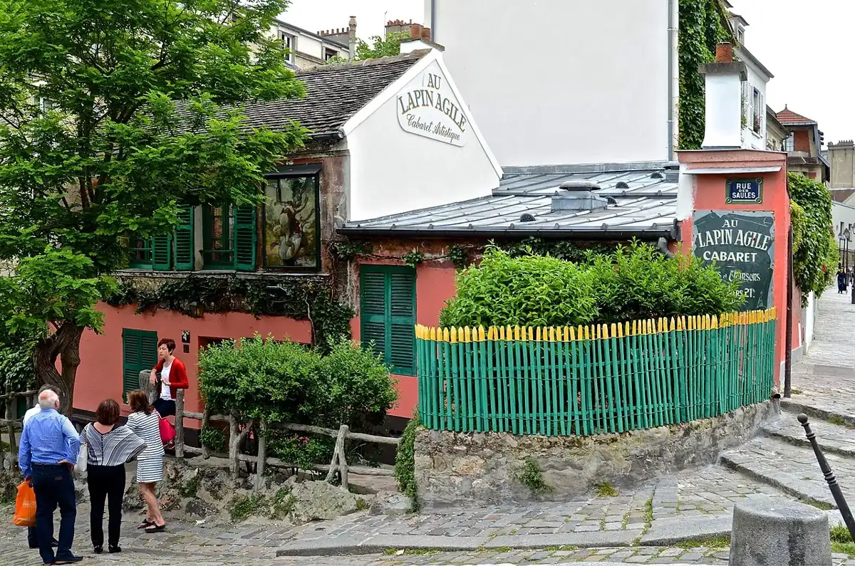 Extérieur du cabaret Au Lapin Agile photographié en mai 2014