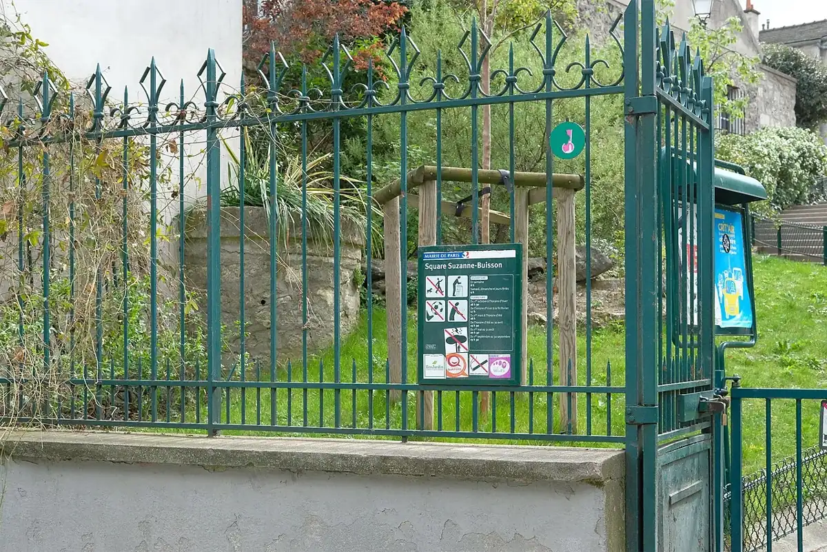 Grille d’entrée du square Suzanne-Buisson